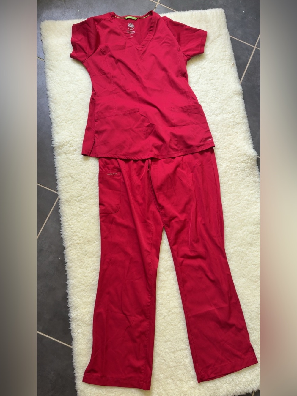 HH works women’s scrub set